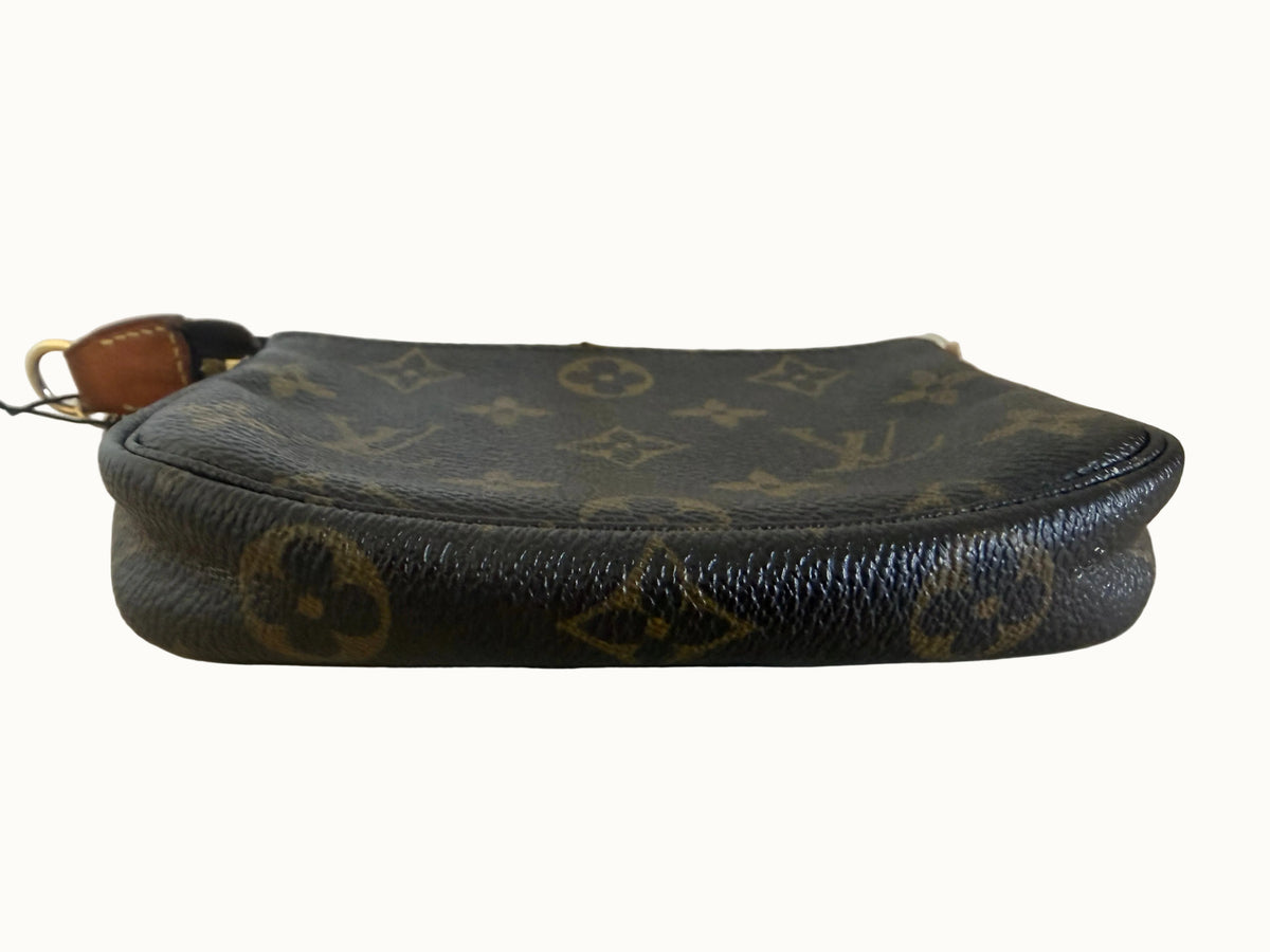 Louis Vuitton Mini Pochette Accessoires – Monogram Canvas (Vintage 2006)